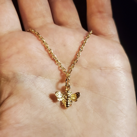 New Gold Bumble Bee Dainty Necklace - Picture 8 of 12